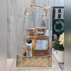(4) Bath & Body Works "GINGHAM GLOW" Gift Set In Gift Bag